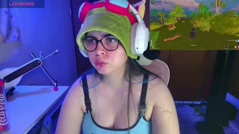 Snapshot of vallolet1_ chatting on 4, 3, 2025 Im Violet online show from 4, 3, 2025