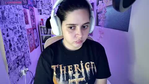 Snapshot of vallolet1_ chatting on 2, 10, 2025 Im Violet online show from 2, 10, 2025