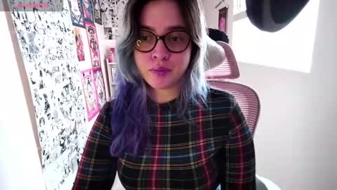 Snapshot of vallolet1_ chatting on 2, 12, 2025 Im Violet online show from 2, 12, 2025
