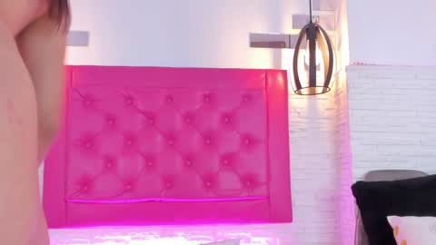 Vallolet Peach  online show from 31, 1, 2025