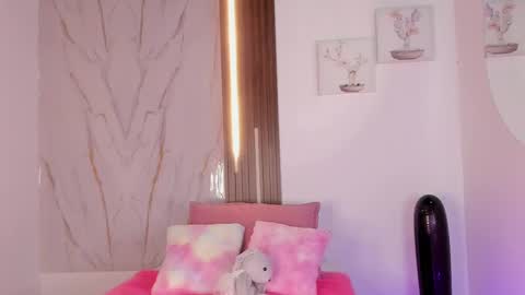 Vallolet Peach  online show from 28, 9, 2025