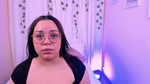 Snapshot of valreyes_ chatting on 7, 8, 2026 Vale online show from 7, 8, 2026
