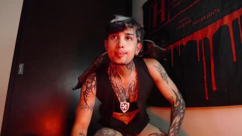 david guzman i model independenthelp me with a thumbs up online show from 28, 1, 2025