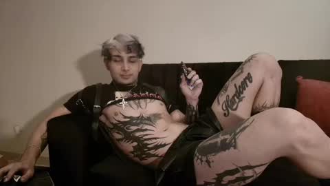 david guzman i model independenthelp me with a thumbs up online show from 5, 3, 2025