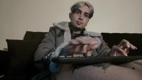 david guzman i model independenthelp me with a thumbs up online show from 8, 3, 2025