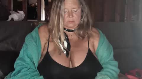 Snapshot of vampwoman chatting on 3, 1, 2025 vampwoman online show from 3, 1, 2025