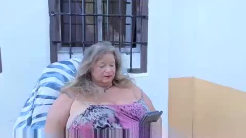 Snapshot of vampwoman chatting on 4, 10, 2025 vampwoman online show from 4, 10, 2025
