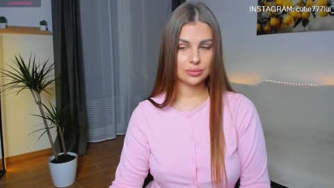 Snapshot of vanessa_moonn chatting on 12, 10, 2025 vanessa_moonn online show from 12, 10, 2025