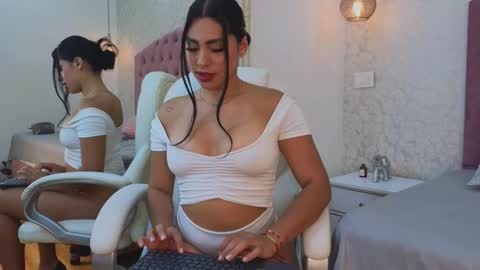 Snapshot of vanessa_rain_ chatting on 24, 10, 2025 Vanessa online show from 24, 10, 2025