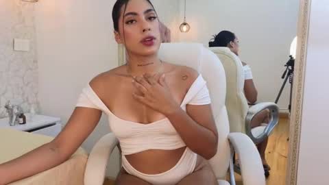 Snapshot of vanessa_rain_ chatting on 7, 11, 2025 Vanessa online show from 7, 11, 2025