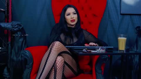 Miss Vanessa online show from 18, 1, 2025
