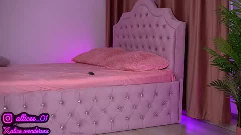 Vanessa Simon online show from 24, 9, 2025