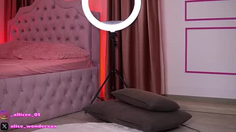 Vanessa Simon online show from 12, 11, 2025