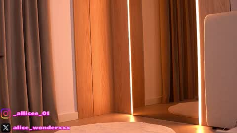 Vanessa Simon online show from 6, 3, 2026