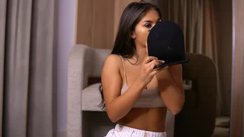 Snapshot of vanessasimon chatting on 27, 4, 2026 Vanessa Simon online show from 27, 4, 2026