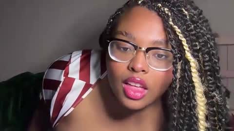 Snapshot of vanessaskyies chatting on 29, 5, 2026 vanessaskyies online show from 29, 5, 2026