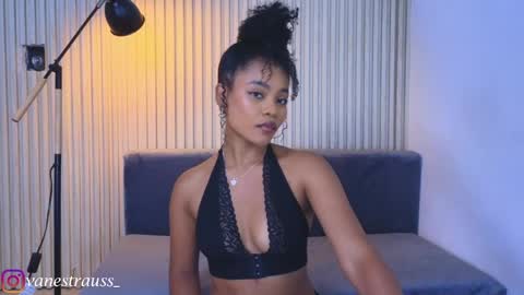 Snapshot of vanestrauss chatting on 19, 5, 2026 New account follow me online show from 19, 5, 2026
