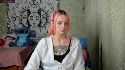 Snapshot of vanilla_arya chatting on 18, 12, 2024 Adelina online show from 18, 12, 2024