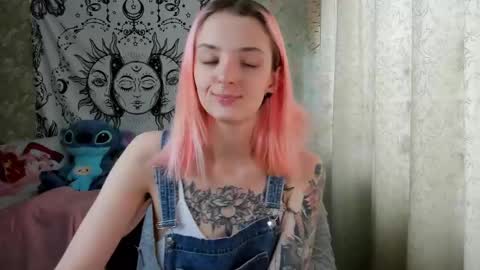 Snapshot of vanilla_arya chatting on 4, 2, 2025 Adelina online show from 4, 2, 2025