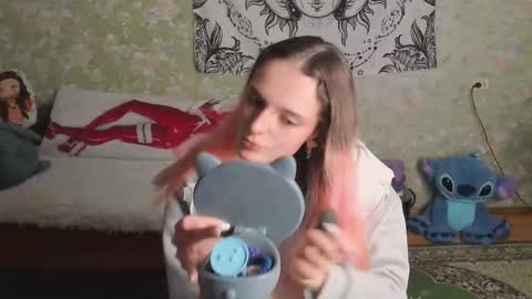 Snapshot of vanilla_arya chatting on 11, 11, 2025 Adelina online show from 11, 11, 2025