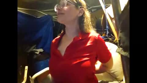 Snapshot of vanilla_thunder420 chatting on 16, 12, 2025 Britneywhitney online show from 16, 12, 2025