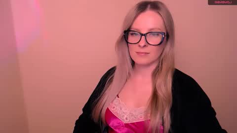 Mia online show from 6, 3, 2026