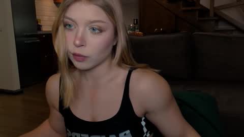 Snapshot of vanillalivitski chatting on 18, 11, 2025 Vanilla online show from 18, 11, 2025