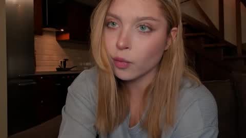 Snapshot of vanillalivitski chatting on 19, 11, 2025 Vanilla online show from 19, 11, 2025