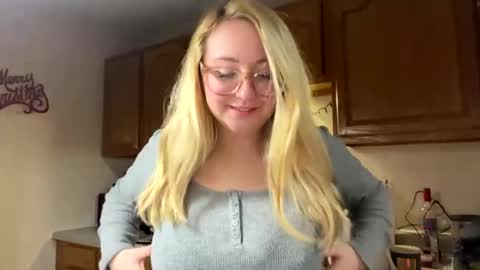 Snapshot of vanillapuddingpie chatting on 11, 12, 2024 vanillapuddingpie online show from 11, 12, 2024