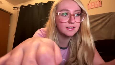 Snapshot of vanillapuddingpie chatting on 5, 1, 2025 vanillapuddingpie online show from 5, 1, 2025