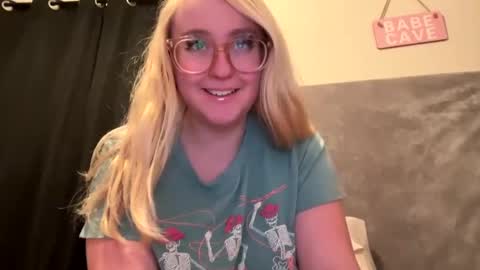 Snapshot of vanillapuddingpie chatting on 7, 1, 2025 vanillapuddingpie online show from 7, 1, 2025