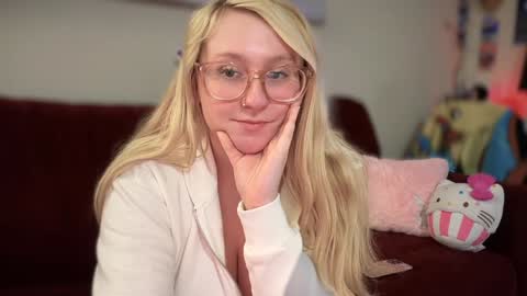 Snapshot of vanillapuddingpie chatting on 5, 2, 2025 vanillapuddingpie online show from 5, 2, 2025