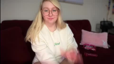 Snapshot of vanillapuddingpie chatting on 3, 3, 2025 vanillapuddingpie online show from 3, 3, 2025