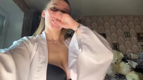 Mia online show from 7, 5, 2026