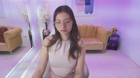 Snapshot of vannia_t18 chatting on 13, 12, 2025 vannia t18 online show from 13, 12, 2025