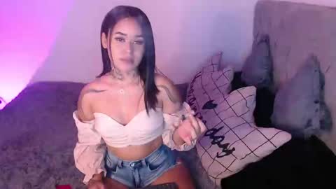 Snapshot of vayolett_bass chatting on 3, 12, 2024 Vayolett Bass online show from 3, 12, 2024