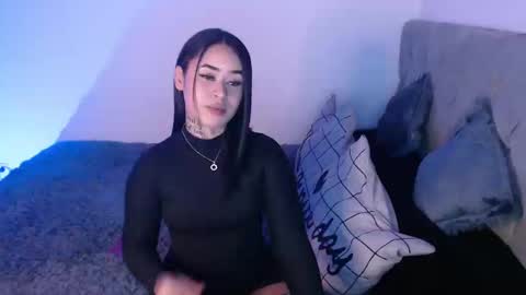 Snapshot of vayolett_bass chatting on 3, 12, 2024 Vayolett Bass online show from 3, 12, 2024