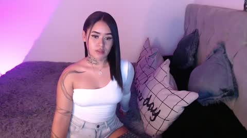 Snapshot of vayolett_bass chatting on 4, 12, 2024 Vayolett Bass online show from 4, 12, 2024