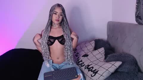 Snapshot of vayolett_bass chatting on 23, 2, 2025 Vayolett Bass online show from 23, 2, 2025