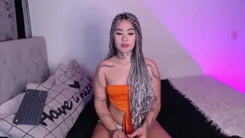 Snapshot of vayolett_bass chatting on 5, 3, 2025 Vayolett Bass online show from 5, 3, 2025