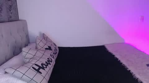 Snapshot of vayolett_bass chatting on 6, 3, 2025 Vayolett Bass online show from 6, 3, 2025