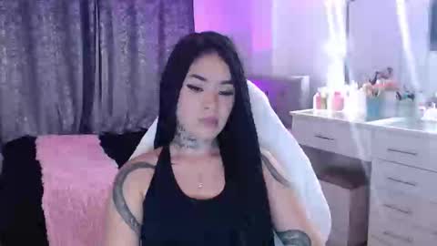 Snapshot of vayolett_bass chatting on 28, 10, 2025 Vayolett Bass online show from 28, 10, 2025