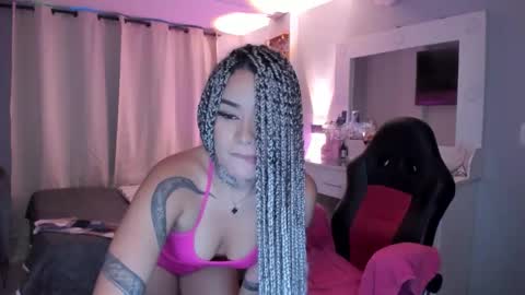 Snapshot of vayolett_bass chatting on 22, 12, 2025 Vayolett Bass online show from 22, 12, 2025