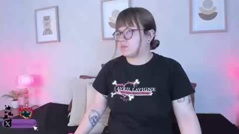 Vee Simons online show from 11, 9, 2025