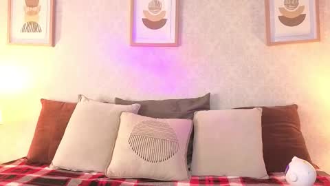 Vee Simons online show from 1, 11, 2025