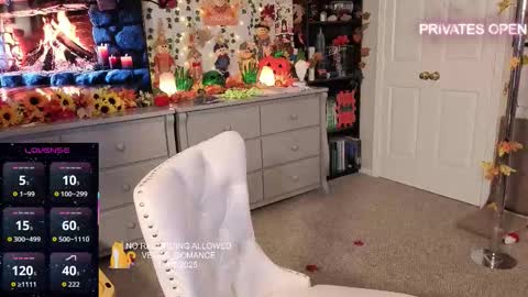 Snapshot of vegas_romance chatting on 8, 11, 2025 vegas_romance online show from 8, 11, 2025