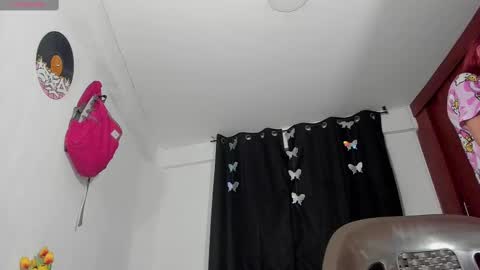 Snapshot of velvet_00 chatting on 5, 3, 2025 velvet_00 online show from 5, 3, 2025