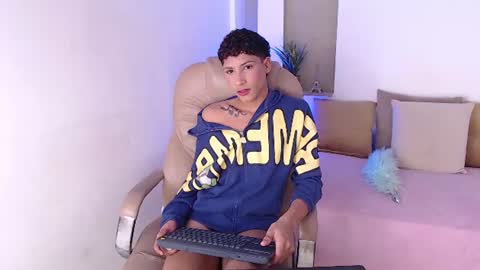 Snapshot of velvet_an chatting on 10, 6, 2026 An online show from 10, 6, 2026