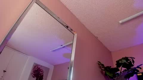 Snapshot of velvet_dreams_ chatting on 10, 7, 2026 Isabella online show from 10, 7, 2026