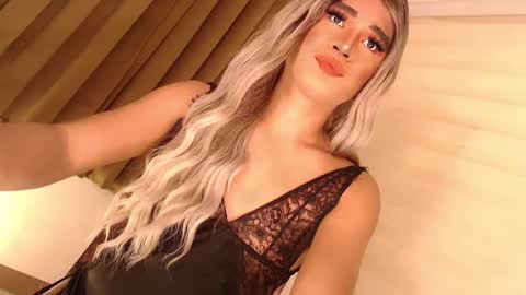 Snapshot of velvet_fux chatting on 13, 12, 2024 Richy will make you fall in love online show from 13, 12, 2024